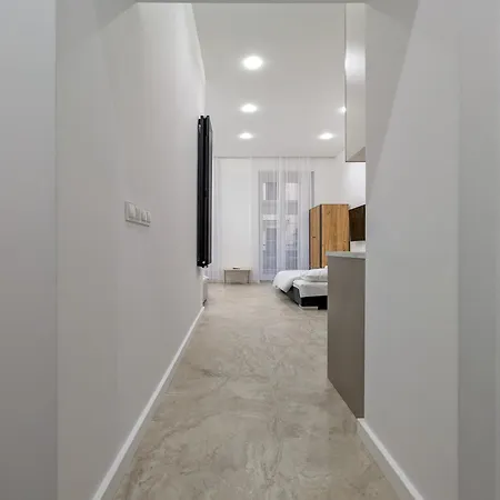 Apartament Rynek With Balcony By Bookinghost